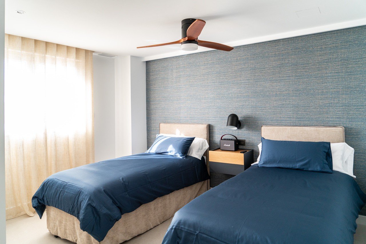  Im Herzen von La Zenia (Orihuela Costa) vereint dieses luxuriöse 122 m² große Apartment Privatsphäre, modernes Design und mediterranen Komfort . Es b