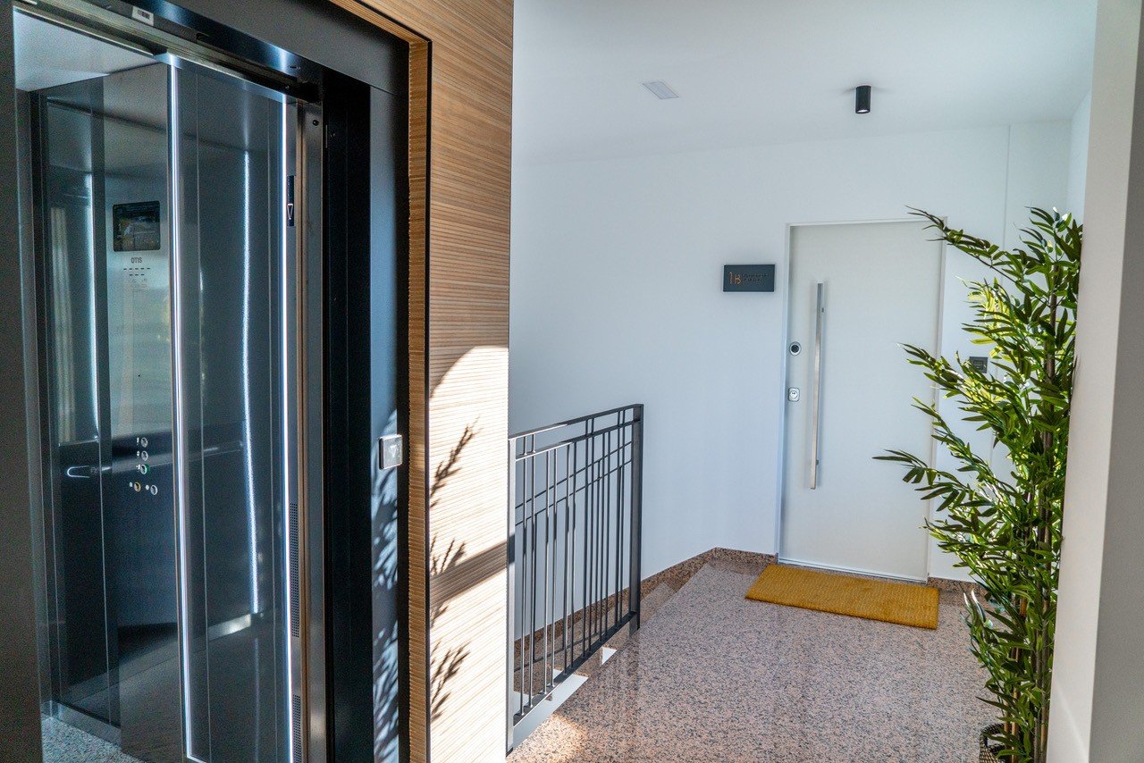  Im Herzen von La Zenia (Orihuela Costa) vereint dieses luxuriöse 122 m² große Apartment Privatsphäre, modernes Design und mediterranen Komfort . Es b