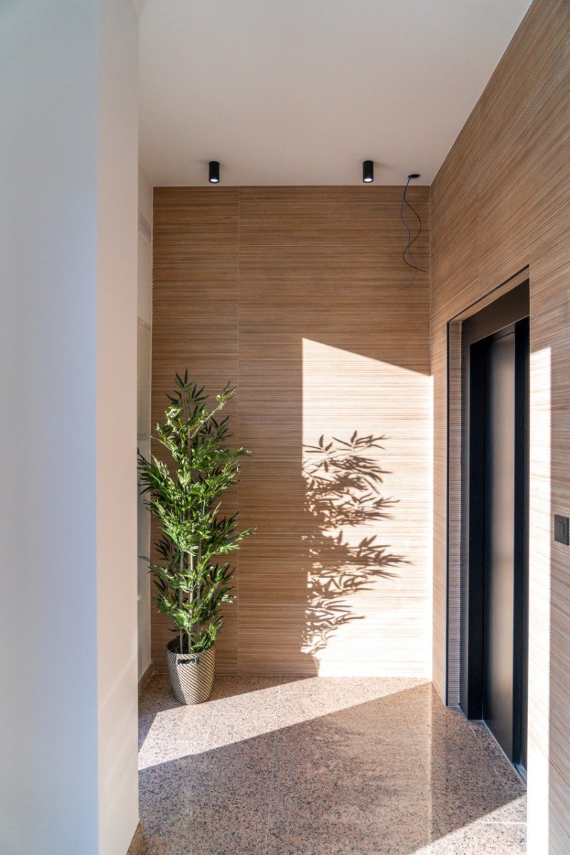  Im Herzen von La Zenia (Orihuela Costa) vereint dieses luxuriöse 122 m² große Apartment Privatsphäre, modernes Design und mediterranen Komfort . Es b