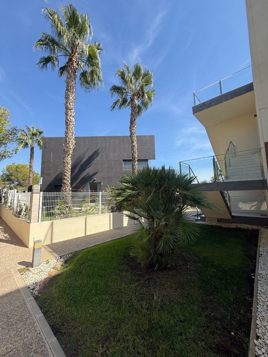  Moderne Wohnung zum Verkauf in Orihuela Costa, Süd-Costa Blanca, Spanien. Die Wohnung befindet sich in der begehrtesten Gegend von Villamartin, ideal