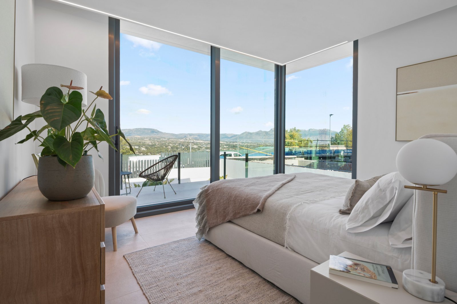 Ubicadas en la vibrante ciudad de Benidorm, estas exclusivas villas ofrecen un entorno de lujo y comodidad. Con solo seis propiedades disponibles, ca