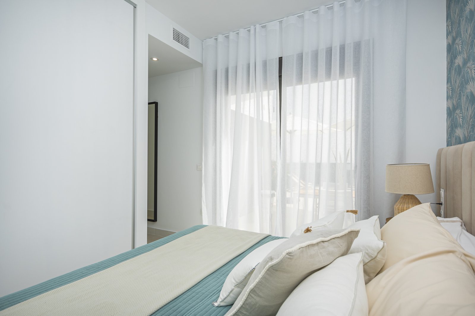  Dieses Reihenhaus befindet sich in der charmanten Stadt Torrevieja und bietet eine perfekte Kombination aus Komfort und Funktionalität. Mit einem mod