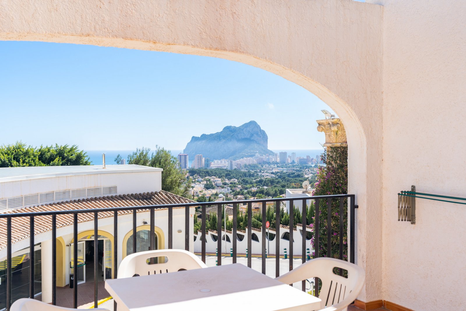 In der schönen Stadt Calpe gelegen, bietet diese Wohnanlage eine Vielzahl von Wohnmöglichkeiten, die auf unterschiedliche Bedürfnisse und Vorlieben z