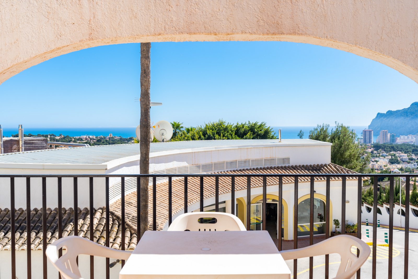 In der schönen Stadt Calpe gelegen, bietet diese Wohnanlage eine Vielzahl von Wohnmöglichkeiten, die auf unterschiedliche Bedürfnisse und Vorlieben z