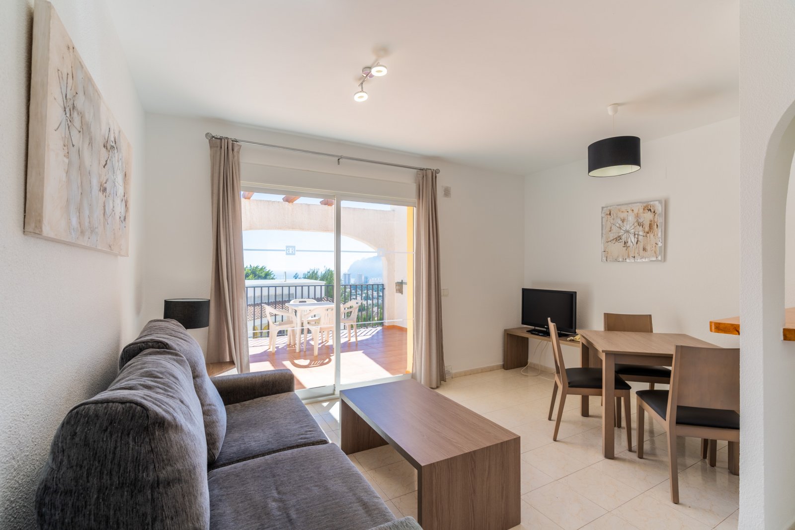 In der schönen Stadt Calpe gelegen, bietet diese Wohnanlage eine Vielzahl von Wohnmöglichkeiten, die auf unterschiedliche Bedürfnisse und Vorlieben z