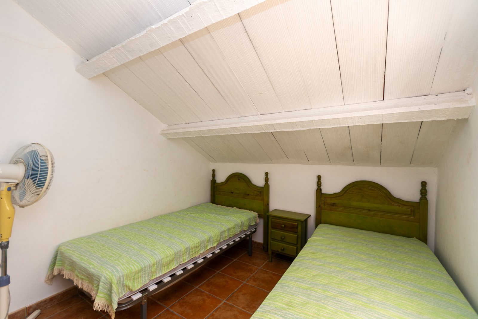  Zum Verkauf steht ein charmantes Reihenhaus in La Zenia innerhalb einer exklusiven geschlossenen Wohnanlage mit Gemeinschaftspool, bestehend aus nur 