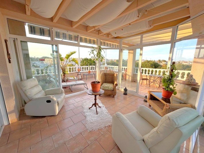   Duplex penthouse located in the prestigious gated complex of Miraflores.
A nice entrance hall distributes into 2 double bedrooms and a fam