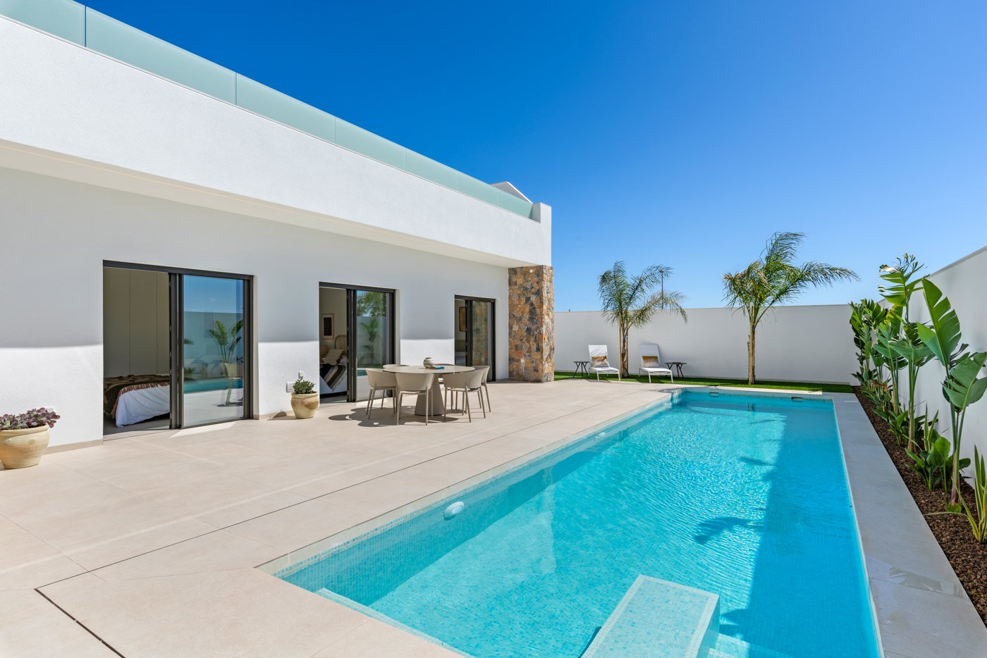  In der charmanten Stadt San Javier gelegen, bietet dieses freistehende Chalet eine perfekte Kombination aus Komfort und Funktionalität. Entworfen für