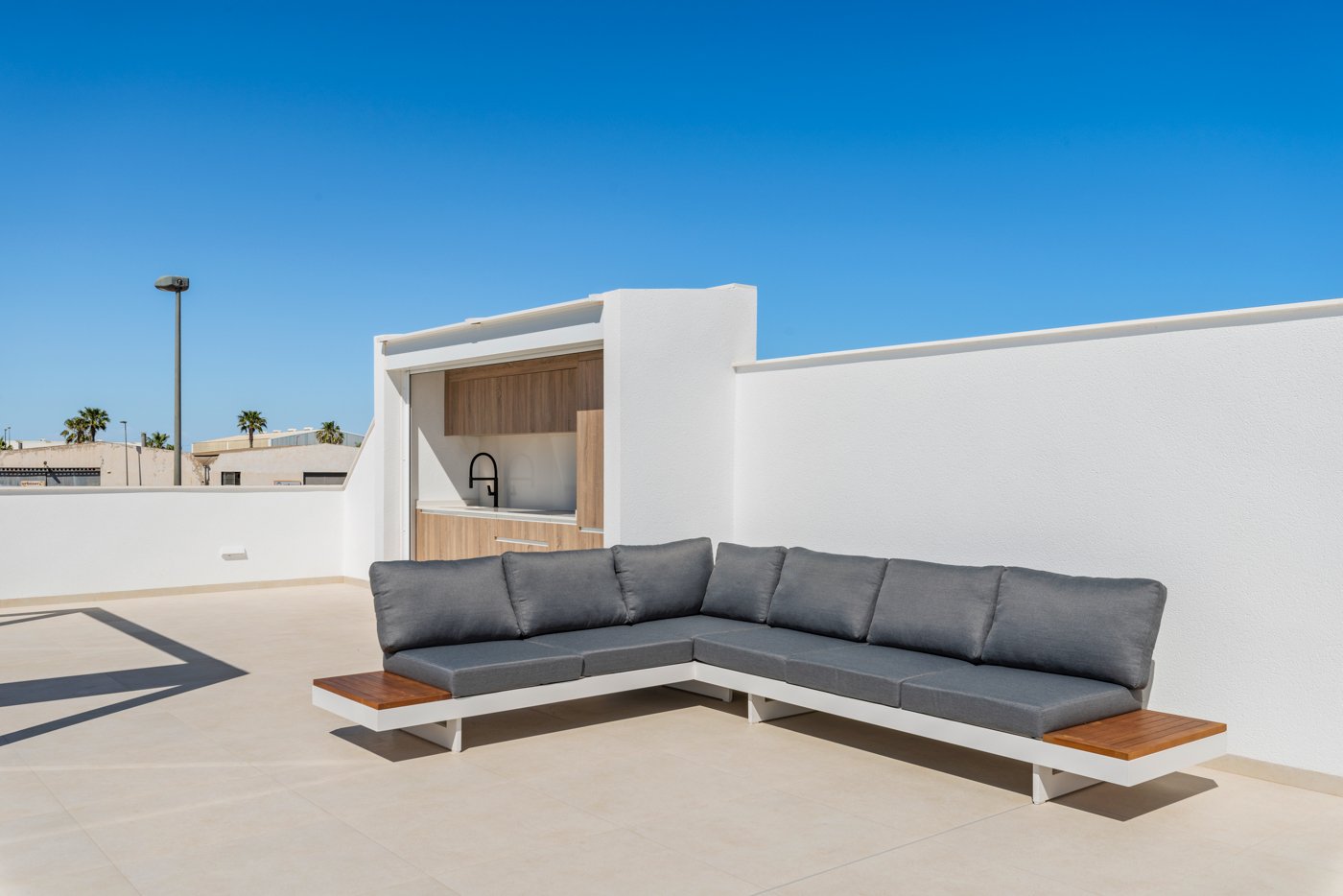  In der charmanten Stadt San Javier gelegen, bietet dieses freistehende Chalet eine perfekte Kombination aus Komfort und Funktionalität. Entworfen für