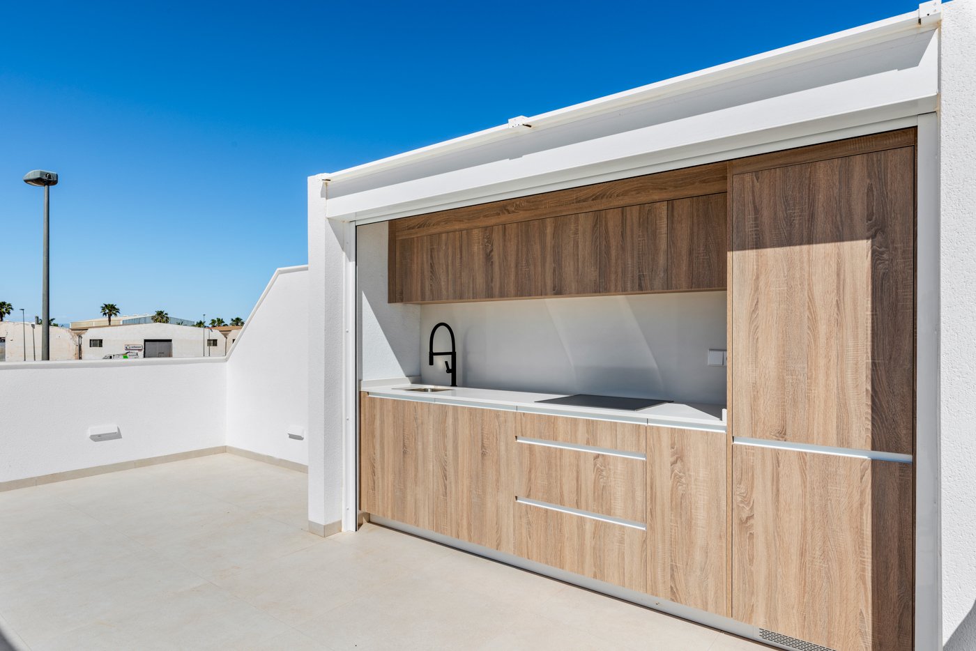  In der charmanten Stadt San Javier gelegen, bietet dieses freistehende Chalet eine perfekte Kombination aus Komfort und Funktionalität. Entworfen für