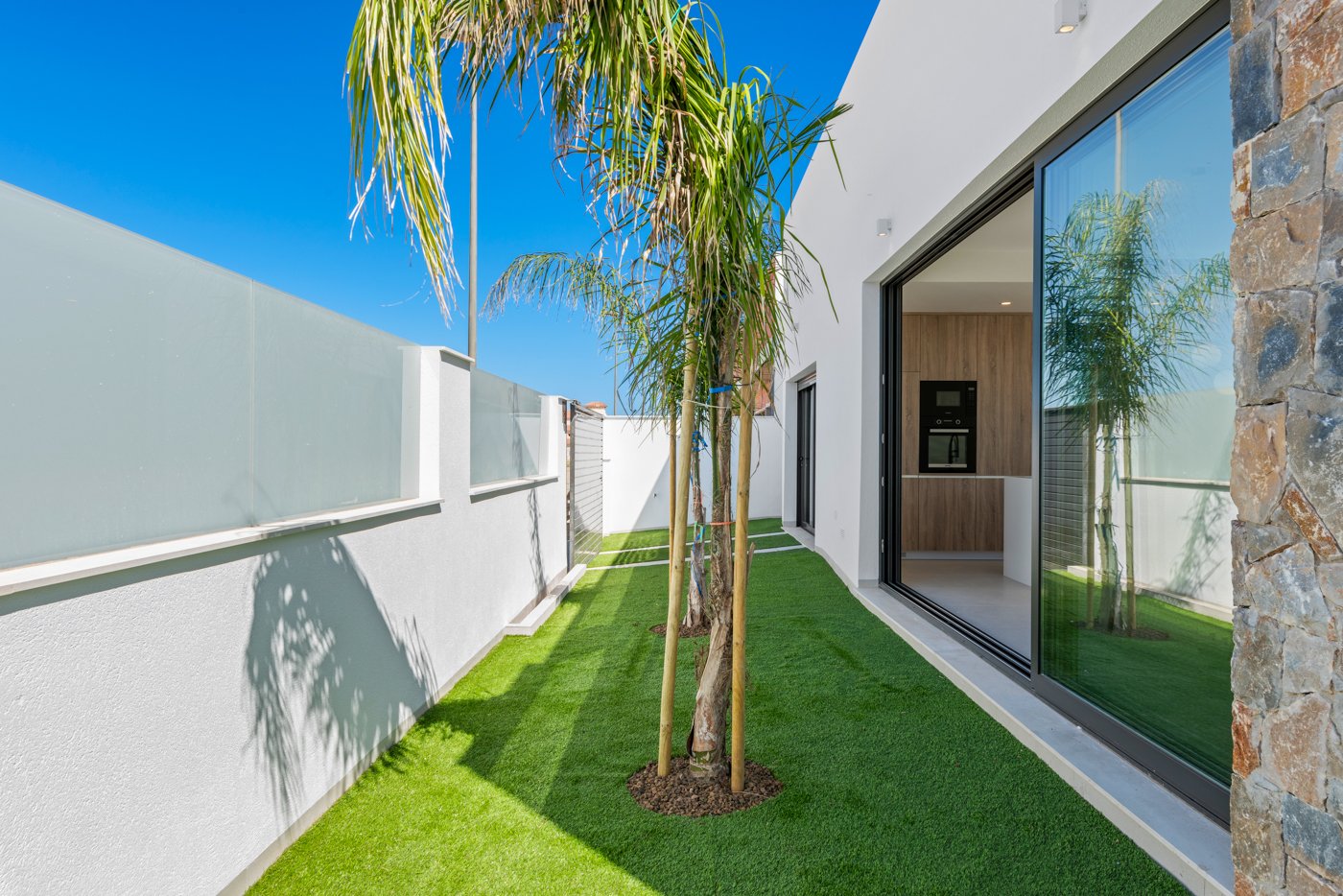  In der charmanten Stadt San Javier gelegen, bietet dieses freistehende Chalet eine perfekte Kombination aus Komfort und Funktionalität. Entworfen für