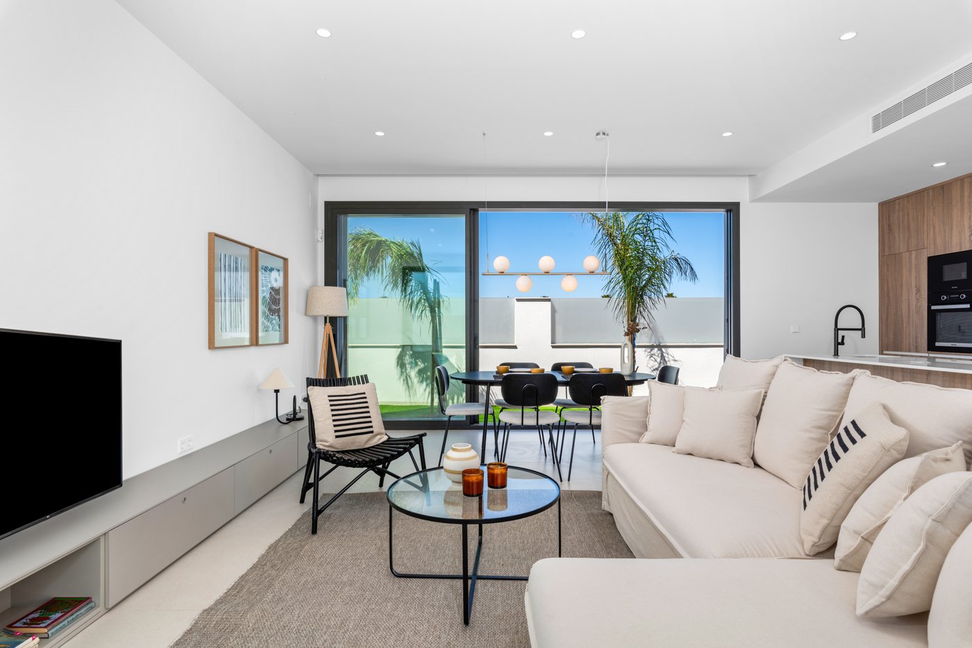  In der charmanten Stadt San Javier gelegen, bietet dieses freistehende Chalet eine perfekte Kombination aus Komfort und Funktionalität. Entworfen für