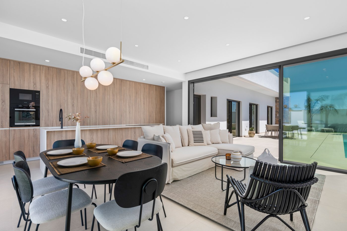  In der charmanten Stadt San Javier gelegen, bietet dieses freistehende Chalet eine perfekte Kombination aus Komfort und Funktionalität. Entworfen für