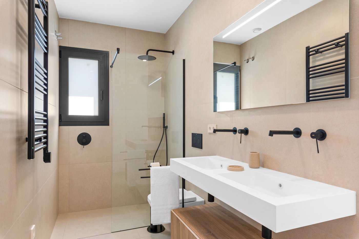  In der charmanten Stadt San Javier gelegen, bietet dieses freistehende Chalet eine perfekte Kombination aus Komfort und Funktionalität. Entworfen für
