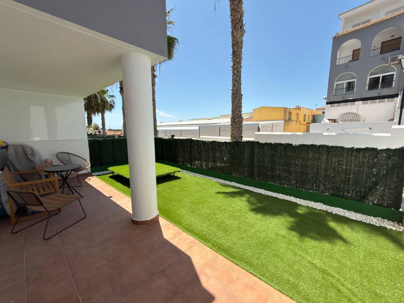   Beautifully presented throughout, this spacious 2-bedroom, 2-bathroom ground floor apartment offers comfortable, modern living with fantastic outdoo