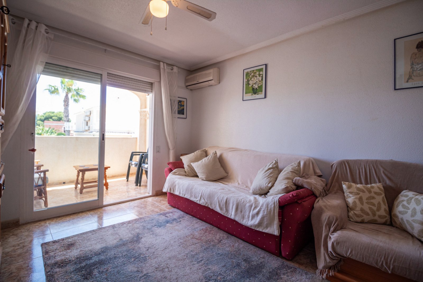  Wohnung im ersten Stock in La Zenia nur 700 Meter vom beliebten La Zenia Beach entfernt, bekannt für seinen Sandstrand, die entspannte Atmosphäre und