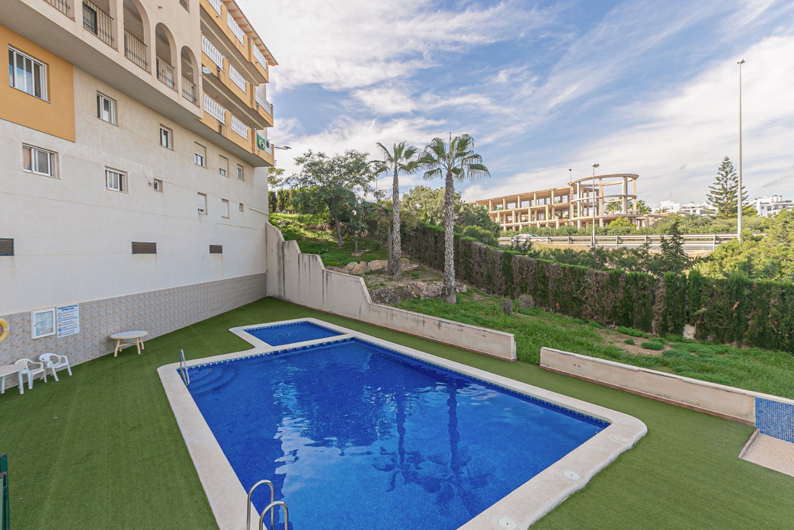  Wohnung im ersten Stock in La Zenia nur 700 Meter vom beliebten La Zenia Beach entfernt, bekannt für seinen Sandstrand, die entspannte Atmosphäre und