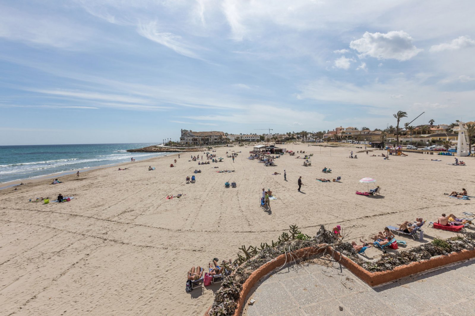  Wohnung im ersten Stock in La Zenia nur 700 Meter vom beliebten La Zenia Beach entfernt, bekannt für seinen Sandstrand, die entspannte Atmosphäre und