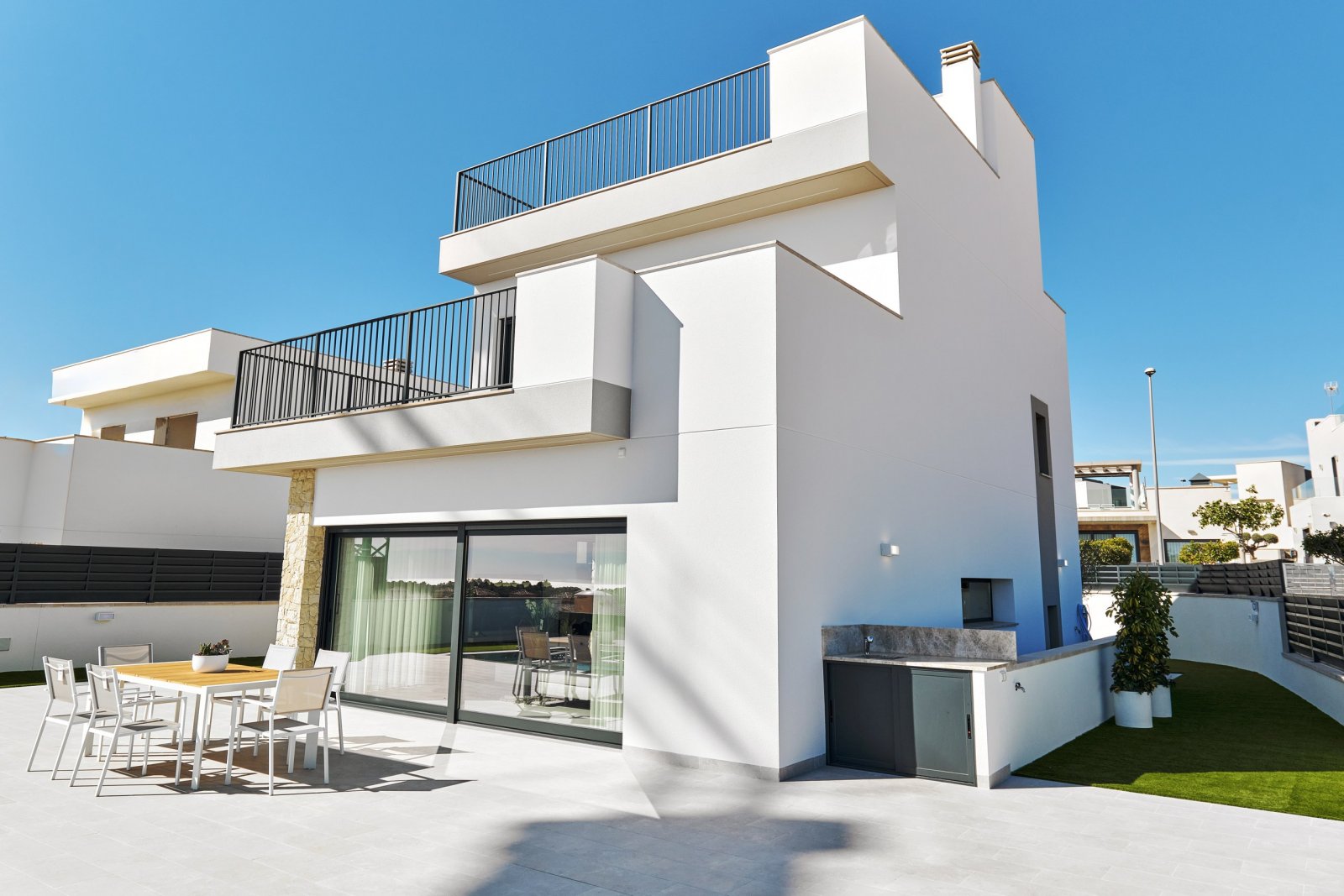  In der charmanten Umgebung von San Miguel de Salinas gelegen, bietet dieser exklusive Wohnkomplex 24 Immobilien, die für diejenigen entworfen wurden,