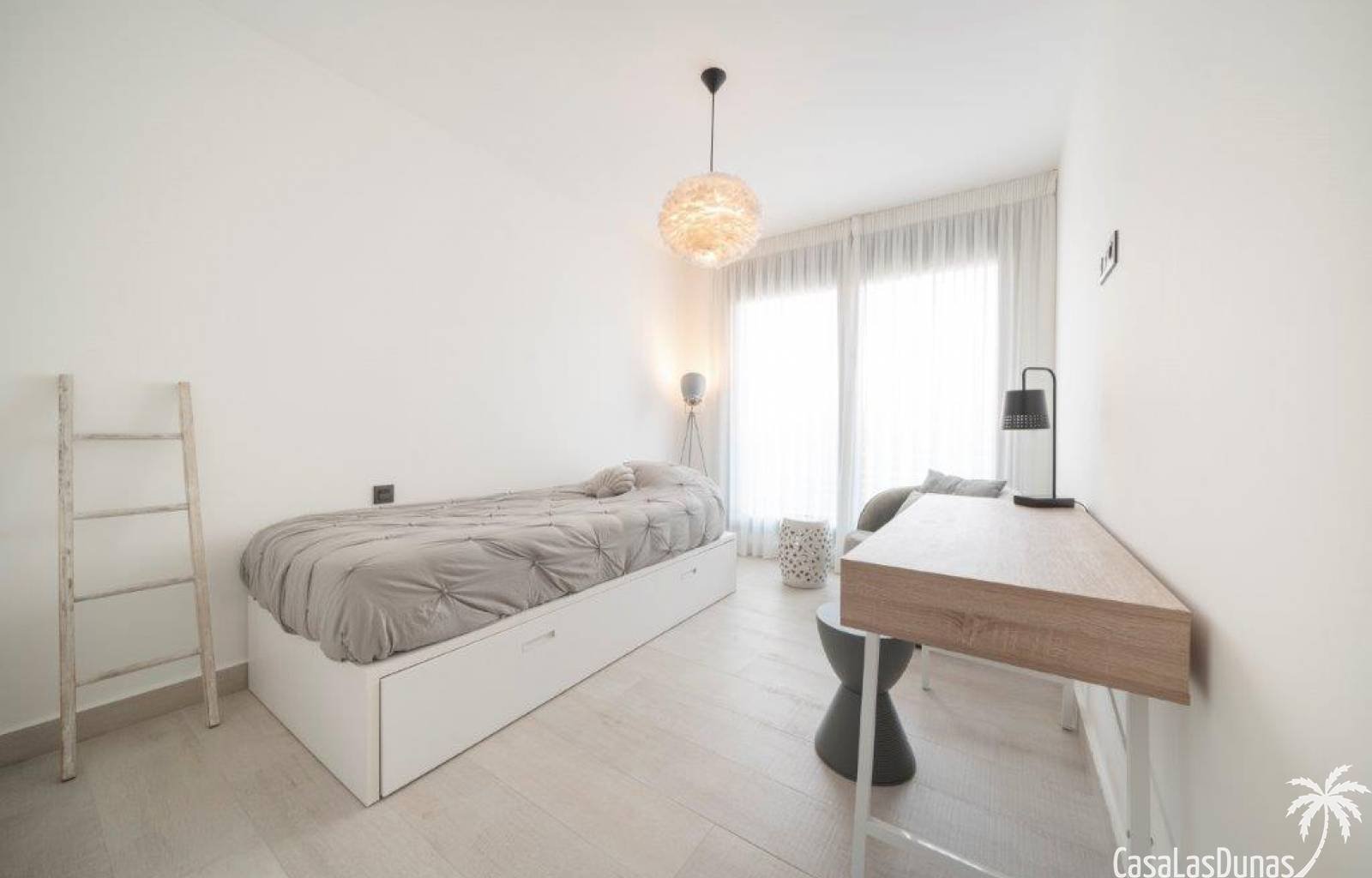  VILLA SUNRISE bietet ein unvergleichliches Urlaubserlebnis für diejenigen, die Luxus und Komfort in einer idyllischen Umgebung suchen. An der wunders