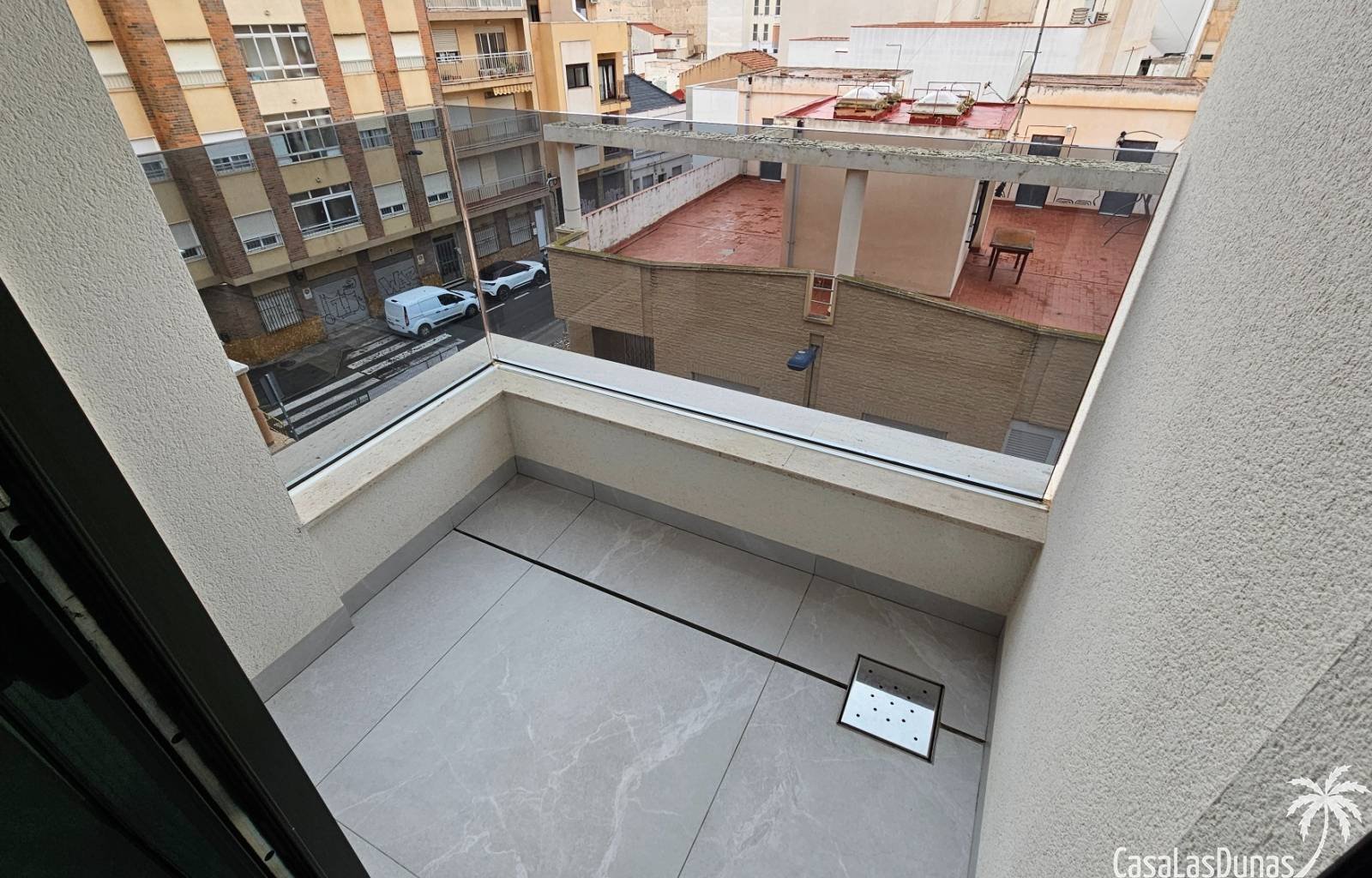  Diese wunderschöne Wohnung, nur wenige Gehminuten vom Sandstrand von Torrevieja entfernt, ist brandneu und wurde noch nie genutzt! Das Haus wurde im 