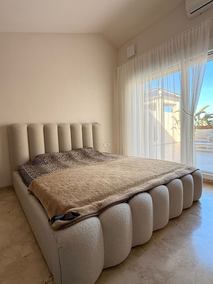   This beautifully renovated and fully furnished 138m² apartment offers spacious, modern living with high-quality finishes throughout. Designed for co