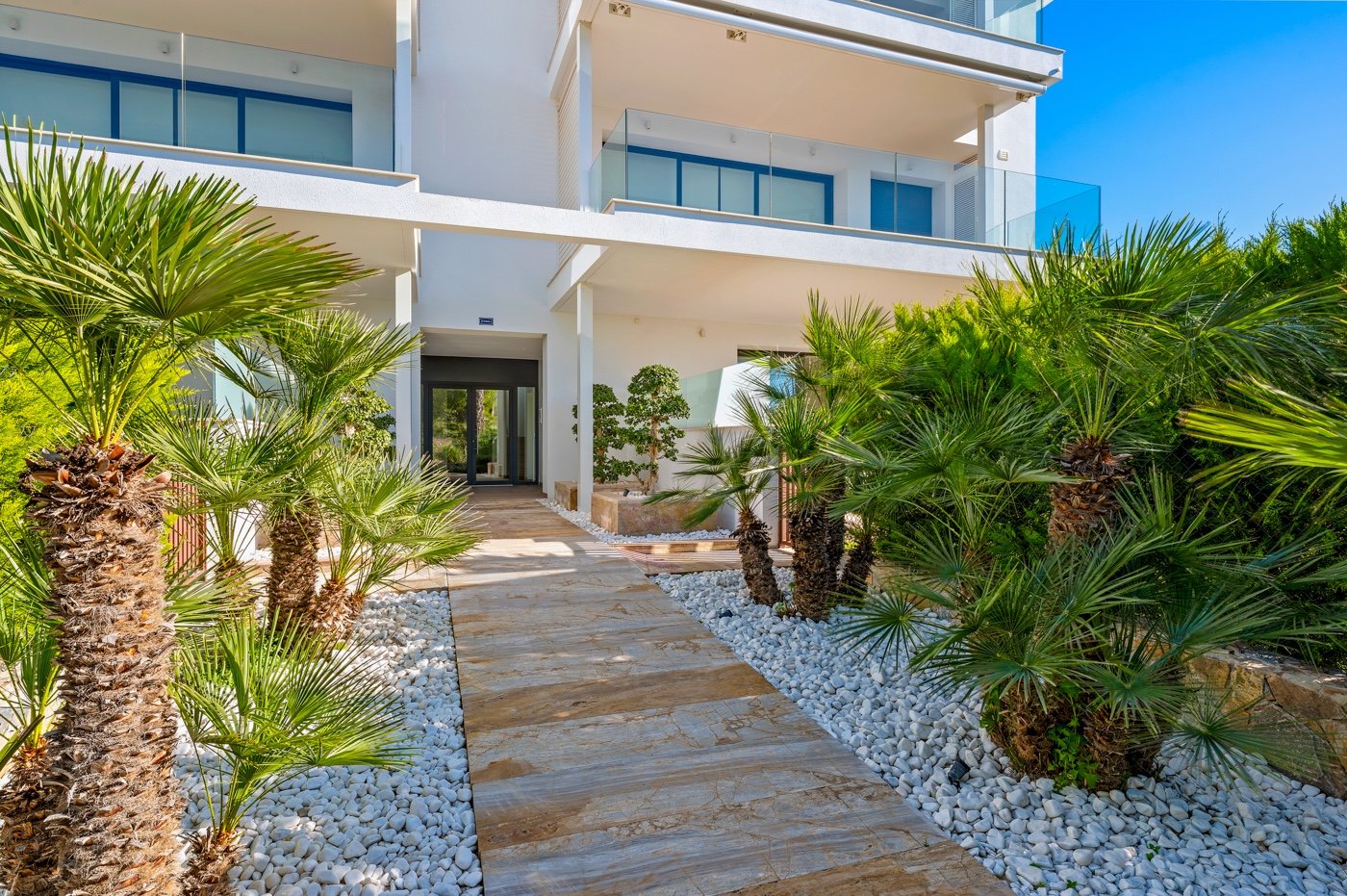  Erleben Sie mediterranes Wohnen der Extraklasse in diesem exklusiven Luxusapartment in der begehrten Wohnanlage Níspero innerhalb des Las Colinas Gol