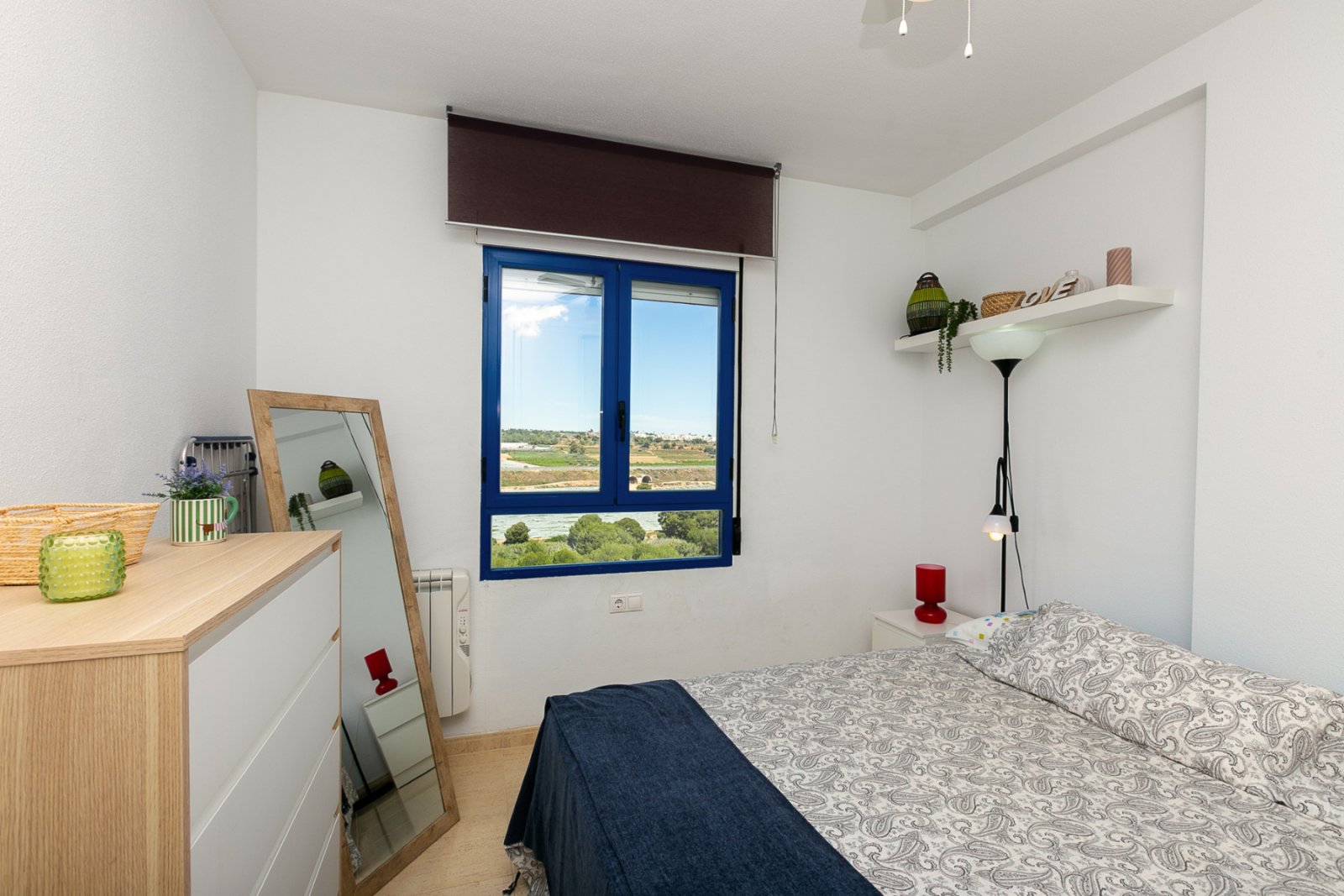  Entdecken Sie diese fantastische Wohnung in der prestigeträchtigen Wohnanlage Los Altos de Campoamor, einer der bekanntesten und gefragtesten Urbanis