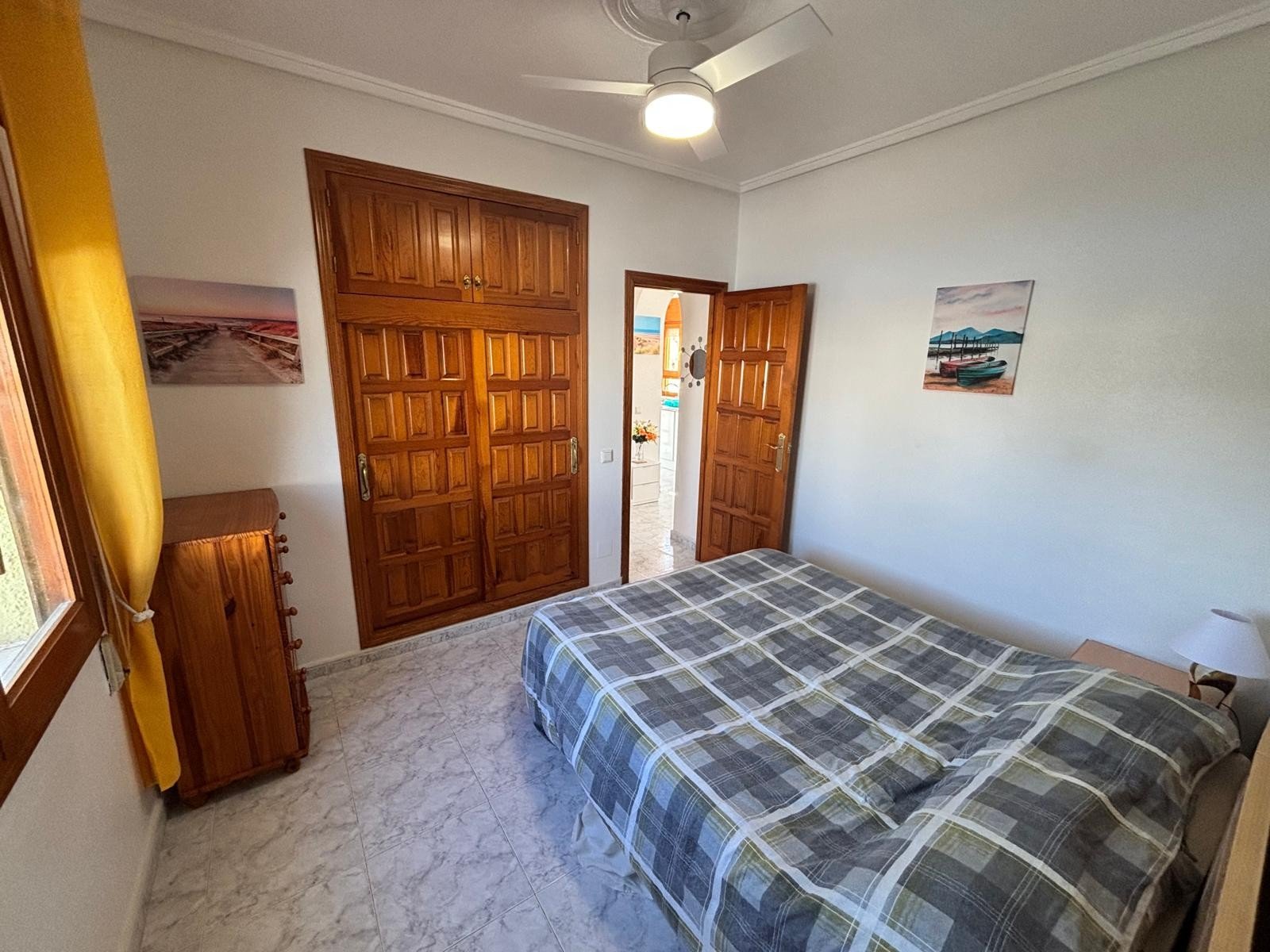 Located in the sought-after area of Ciudad Quesada, this charming detached villa offers the perfect blend of comfort, privacy, and convenience—ideal