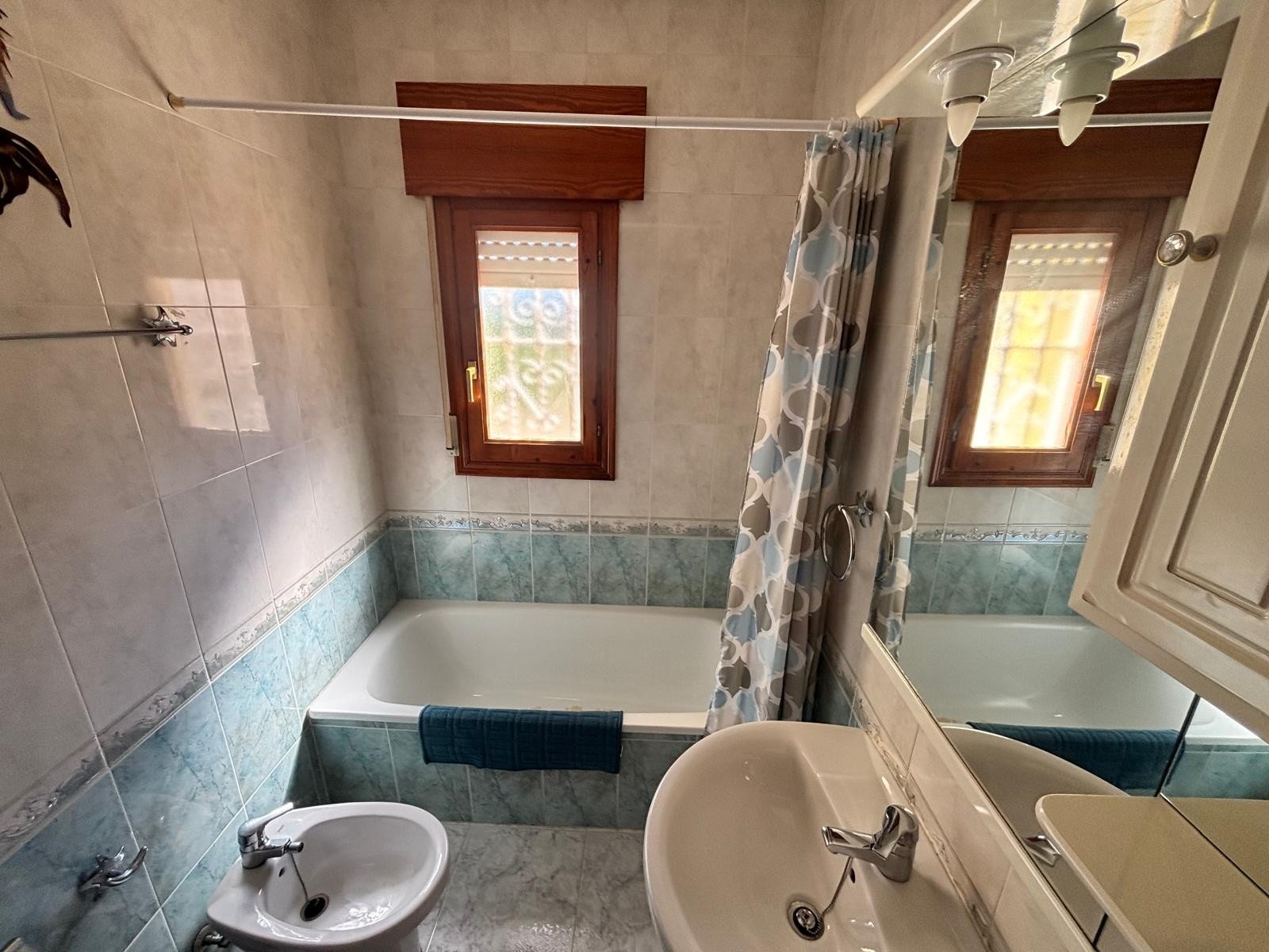 Located in the sought-after area of Ciudad Quesada, this charming detached villa offers the perfect blend of comfort, privacy, and convenience—ideal