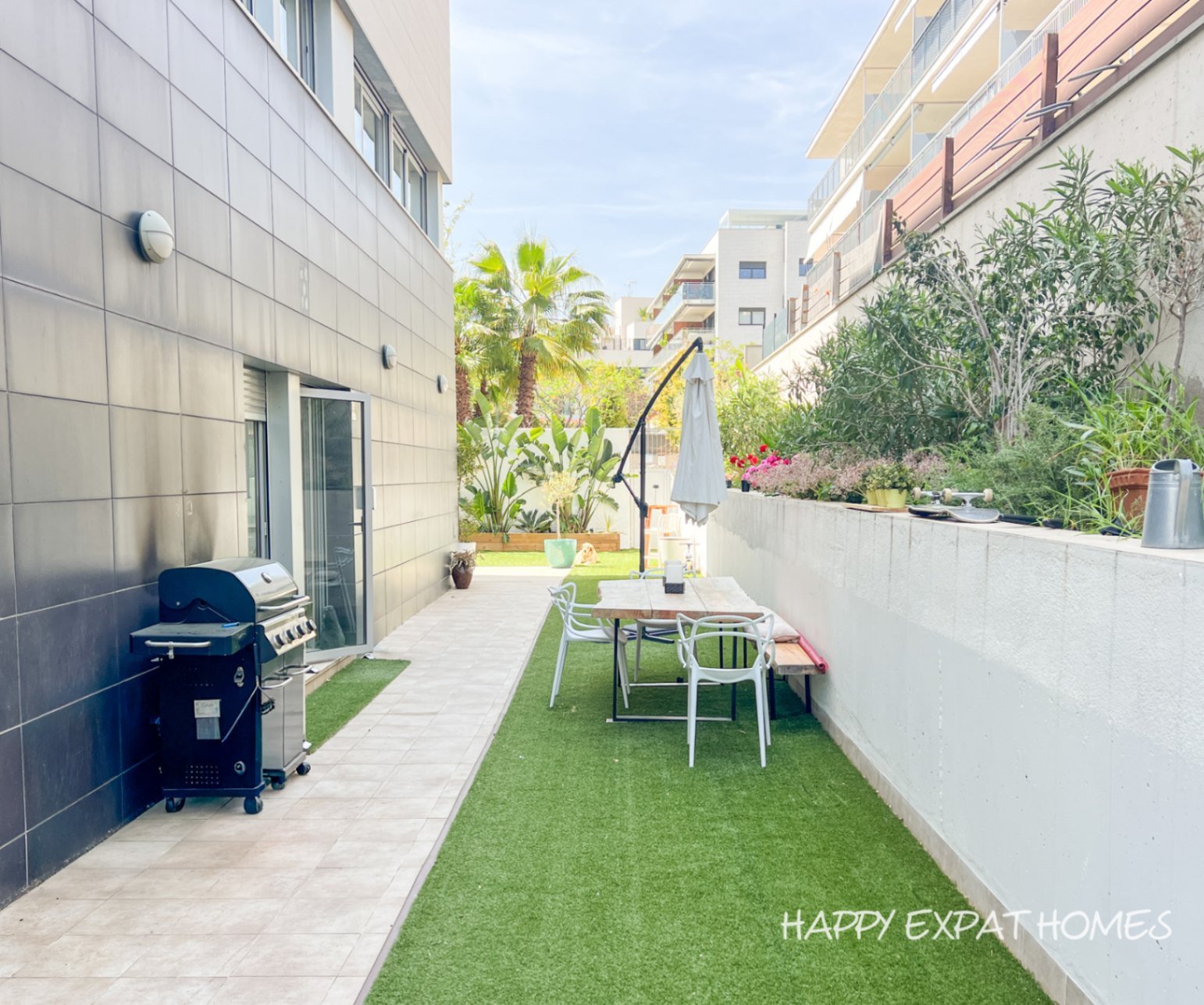 Mit dieser Wohnung in La Plana lautet das Schlüsselwort: GARTEN.\
Ein privater Rückzugsort dieser Größe nur einen kurzen