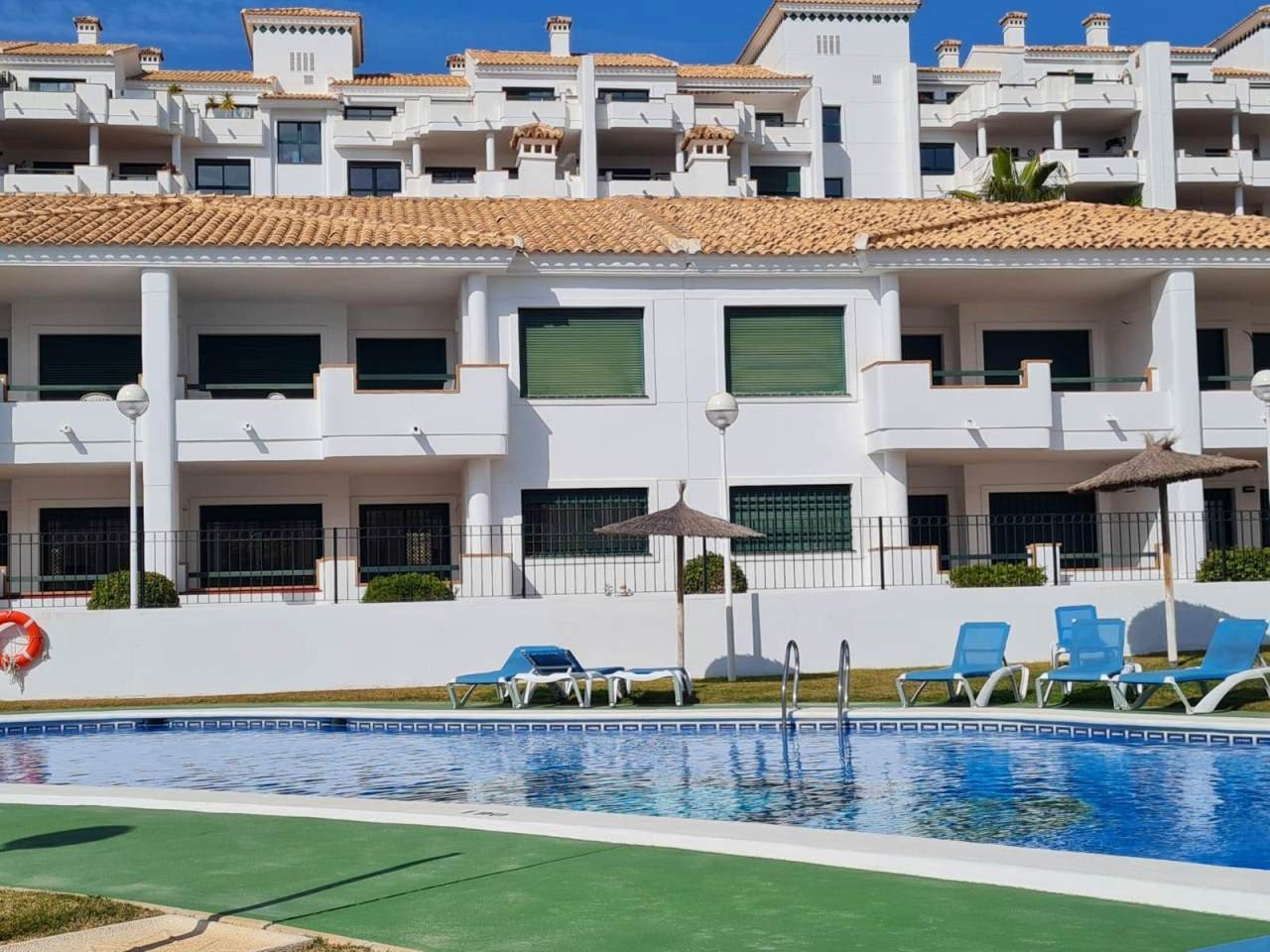  Bezugsfertige Wohnungen zu verkaufen – Lomas de Campoamor, Orihuela Costa – inklusive Haushaltsgeräte und Klimaanlage!
Entdecken Sie eine a