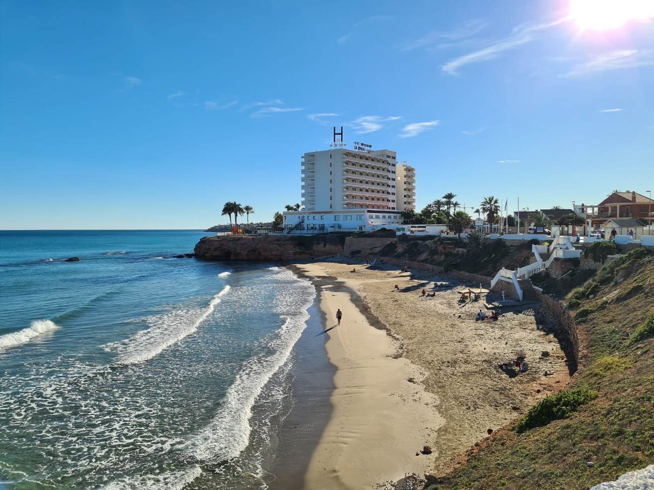  Bezugsfertige Wohnungen zu verkaufen – Lomas de Campoamor, Orihuela Costa – inklusive Haushaltsgeräte und Klimaanlage!
Entdecken Sie eine a
