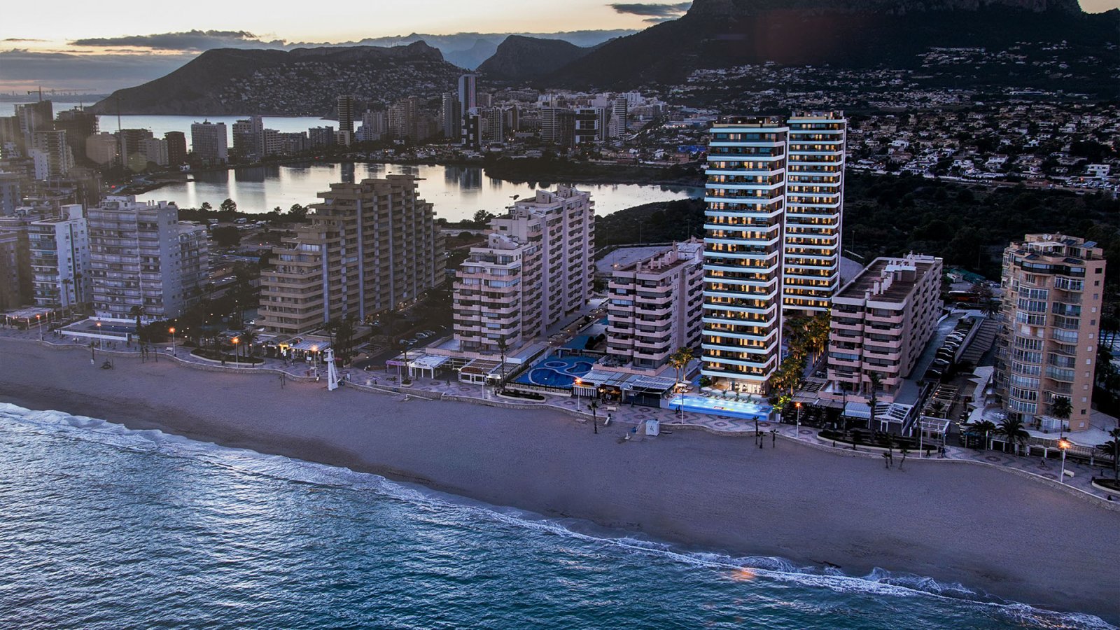  In der schönen Stadt Calpe gelegen, bietet diese exklusive Wohnanlage ein einzigartiges Wohnerlebnis in erster Strandlinie. Mit insgesamt 52 Einheite