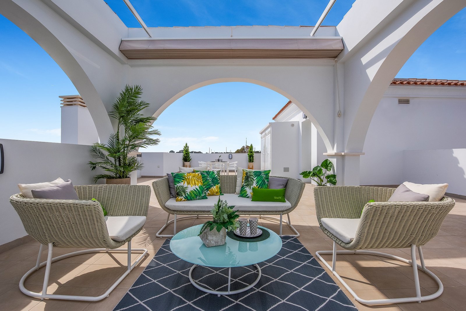  In der charmanten Stadt Ciudad Quesada gelegen, bietet diese exklusive Sammlung von 19 Bungalows eine perfekte Kombination aus Komfort und Stil. Mit 