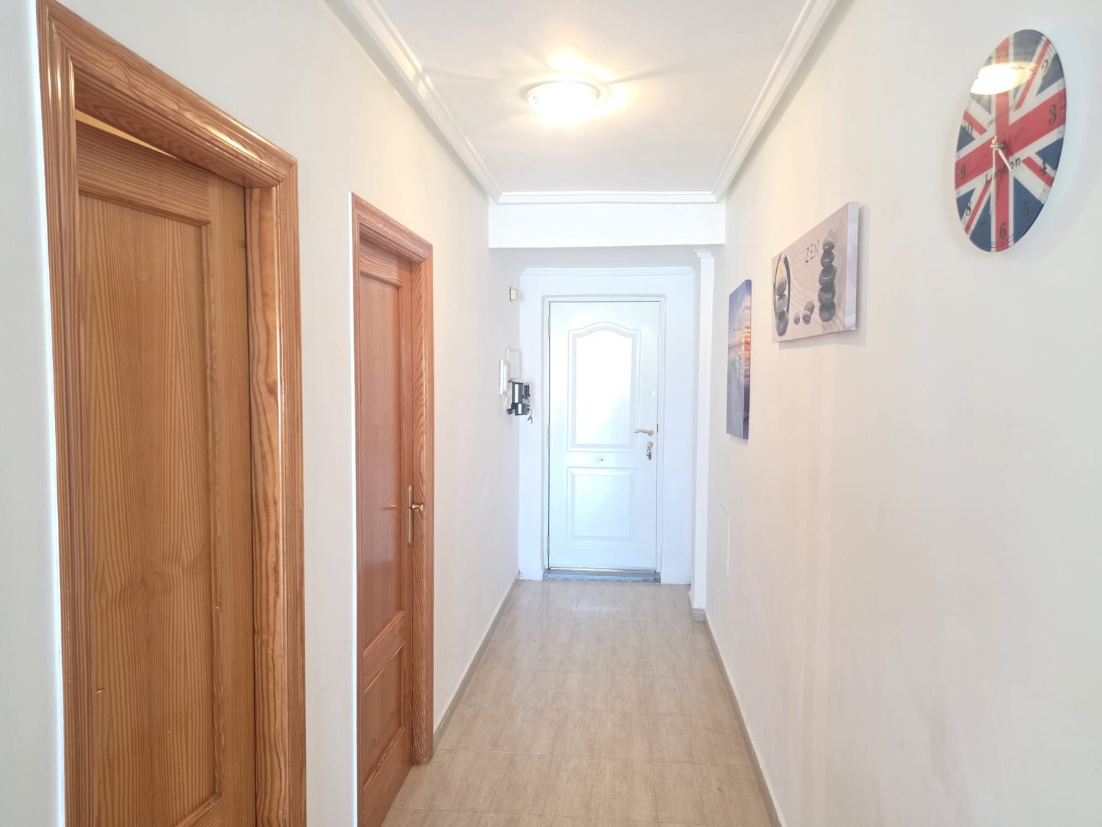 In der beliebten Gegend von El Galán in Orihuela Costa, unweit von Villamartín an der begehrten Costa Blanca Süd, bietet dieses charmante Penthouse-A