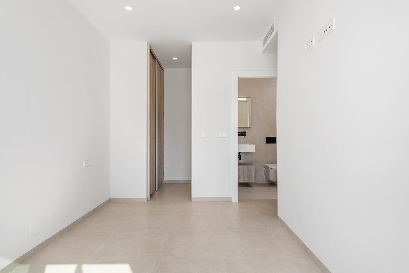 In der charmanten Stadt San Javier gelegen, bietet dieses freistehende Chalet eine perfekte Kombination aus Komfort und Stil. Entworfen für diejenige