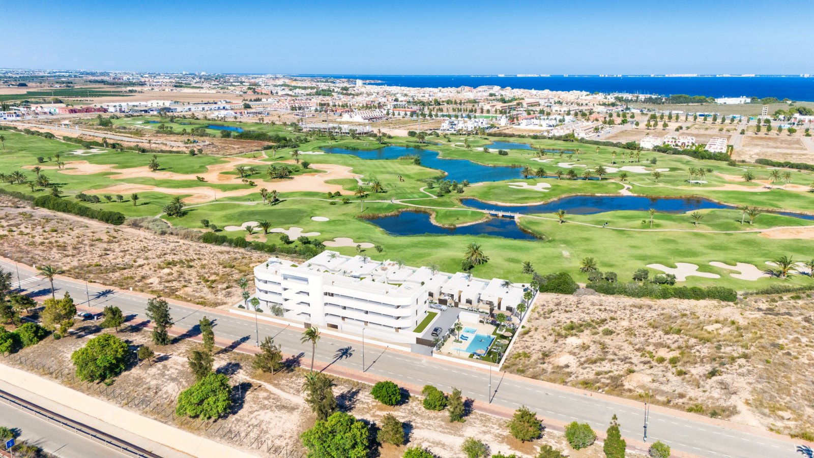 Im charmanten Ort Los Alcázares gelegen, bietet diese exklusive Wohnanlage eine Auswahl von 16 Immobilien, darunter Apartments, Erdgeschosse und Pent