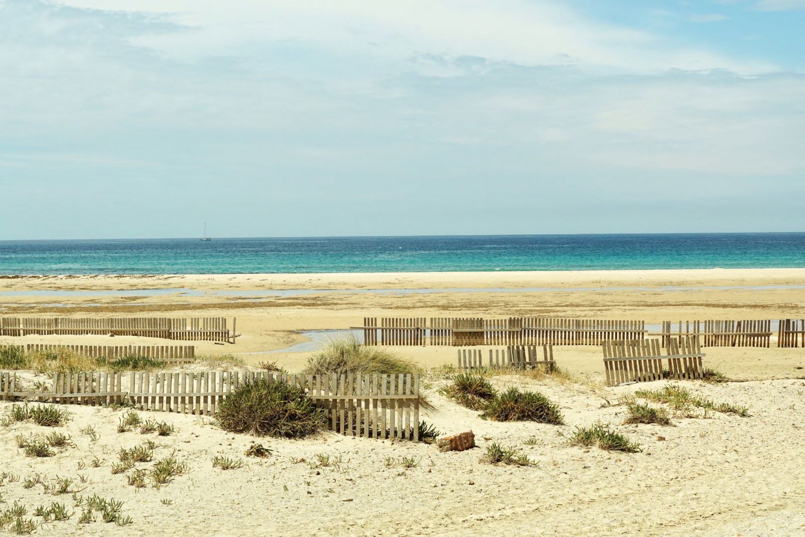 In der exklusiven Gegend von La Manga del Mar Menor gelegen, bietet diese Wohnanlage eine Auswahl von 167 Immobilien, darunter Apartments und Penthäu