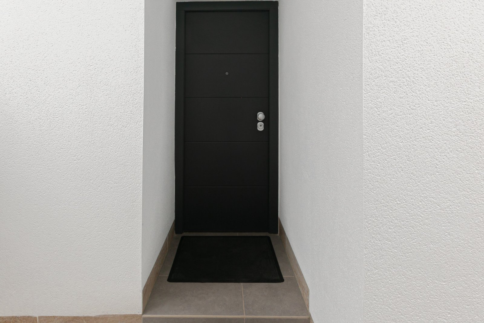 Wir präsentieren Ihnen diese exklusive freistehende Villa in La Herrada, Los Montesinos, eine der gefragtesten Wohngegenden der Costa Blanca aufgrund