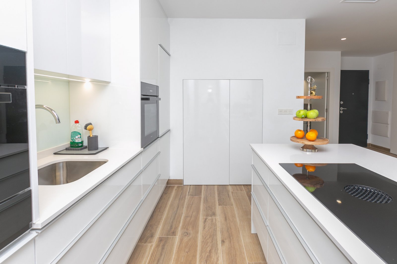 Wir präsentieren Ihnen diese exklusive freistehende Villa in La Herrada, Los Montesinos, eine der gefragtesten Wohngegenden der Costa Blanca aufgrund