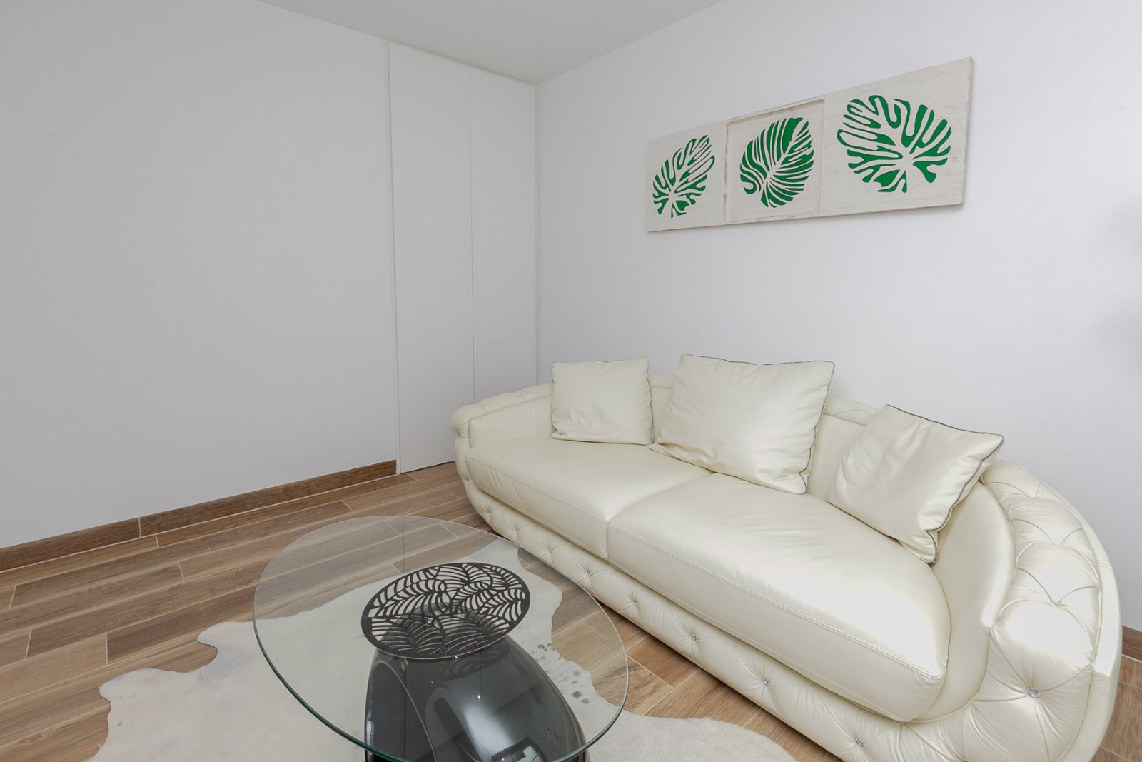 Wir präsentieren Ihnen diese exklusive freistehende Villa in La Herrada, Los Montesinos, eine der gefragtesten Wohngegenden der Costa Blanca aufgrund