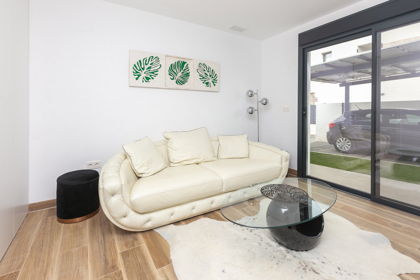 Wir präsentieren Ihnen diese exklusive freistehende Villa in La Herrada, Los Montesinos, eine der gefragtesten Wohngegenden der Costa Blanca aufgrund