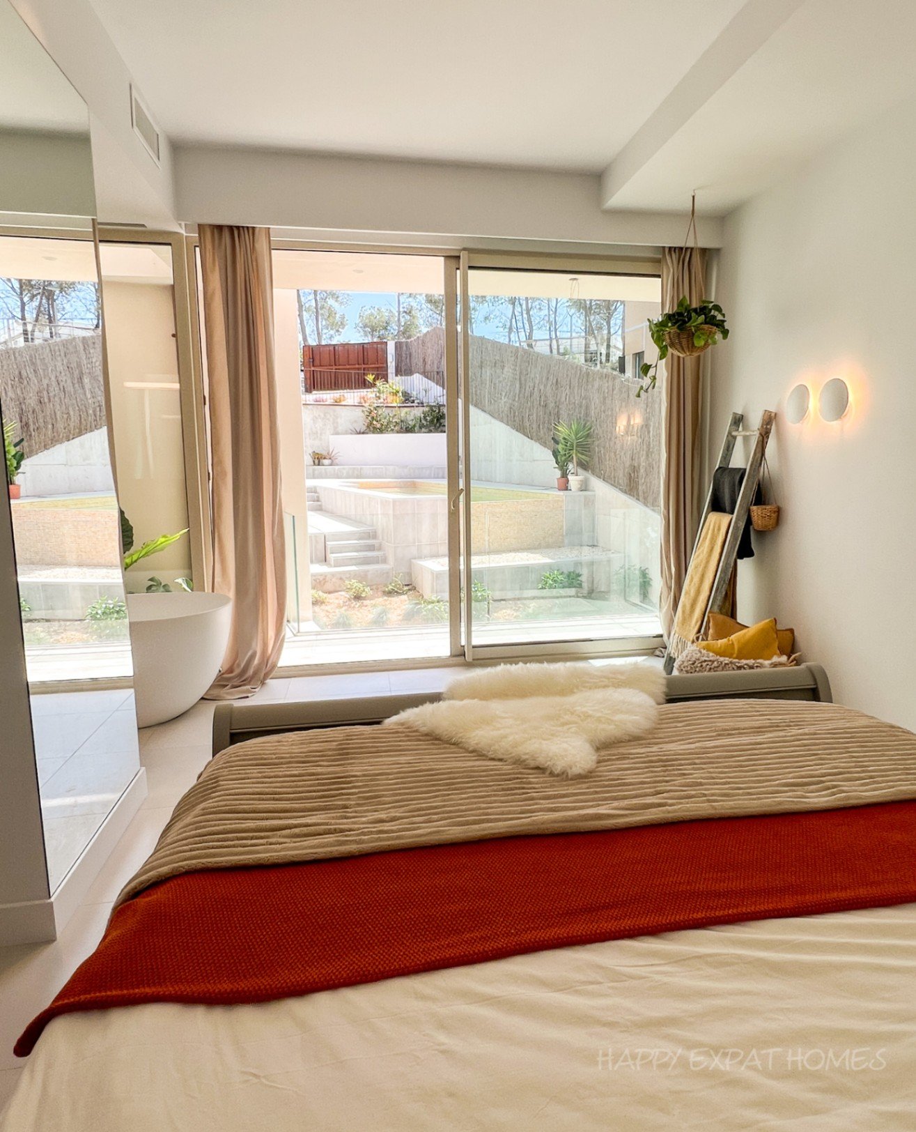 Zeitgen&ouml;ssische &Ouml;ko-Villa: Wo Natur auf modernes Design trifftMas Alba &ndash; Ein nachhaltiges Refugium 5 Minuten von Sitges entfernt\&amp;