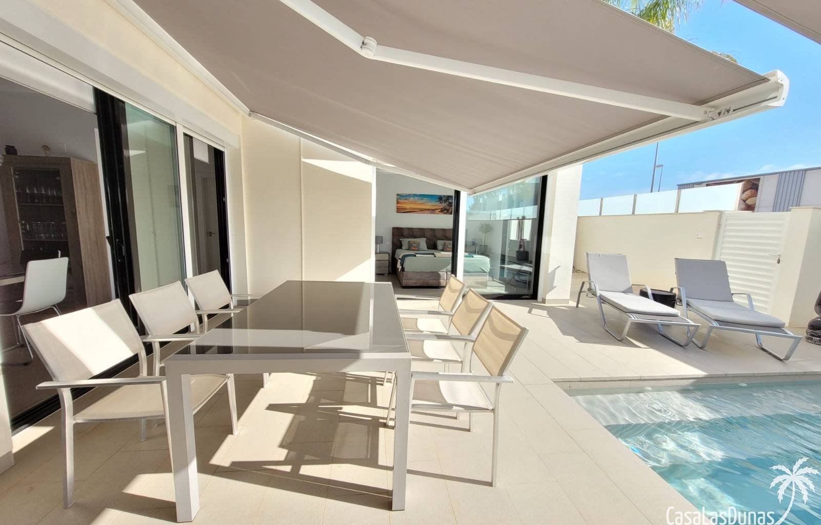 Sie wünschen sich einen unbeschwerten Urlaub? Entdecken Sie die Casa Spruit in Ciudad Quesada. Diese moderne, freistehende Villa ist komplett ausgest