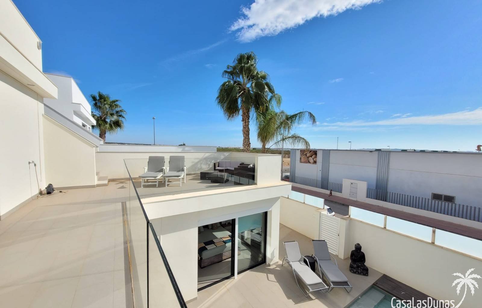 Sie wünschen sich einen unbeschwerten Urlaub? Entdecken Sie die Casa Spruit in Ciudad Quesada. Diese moderne, freistehende Villa ist komplett ausgest