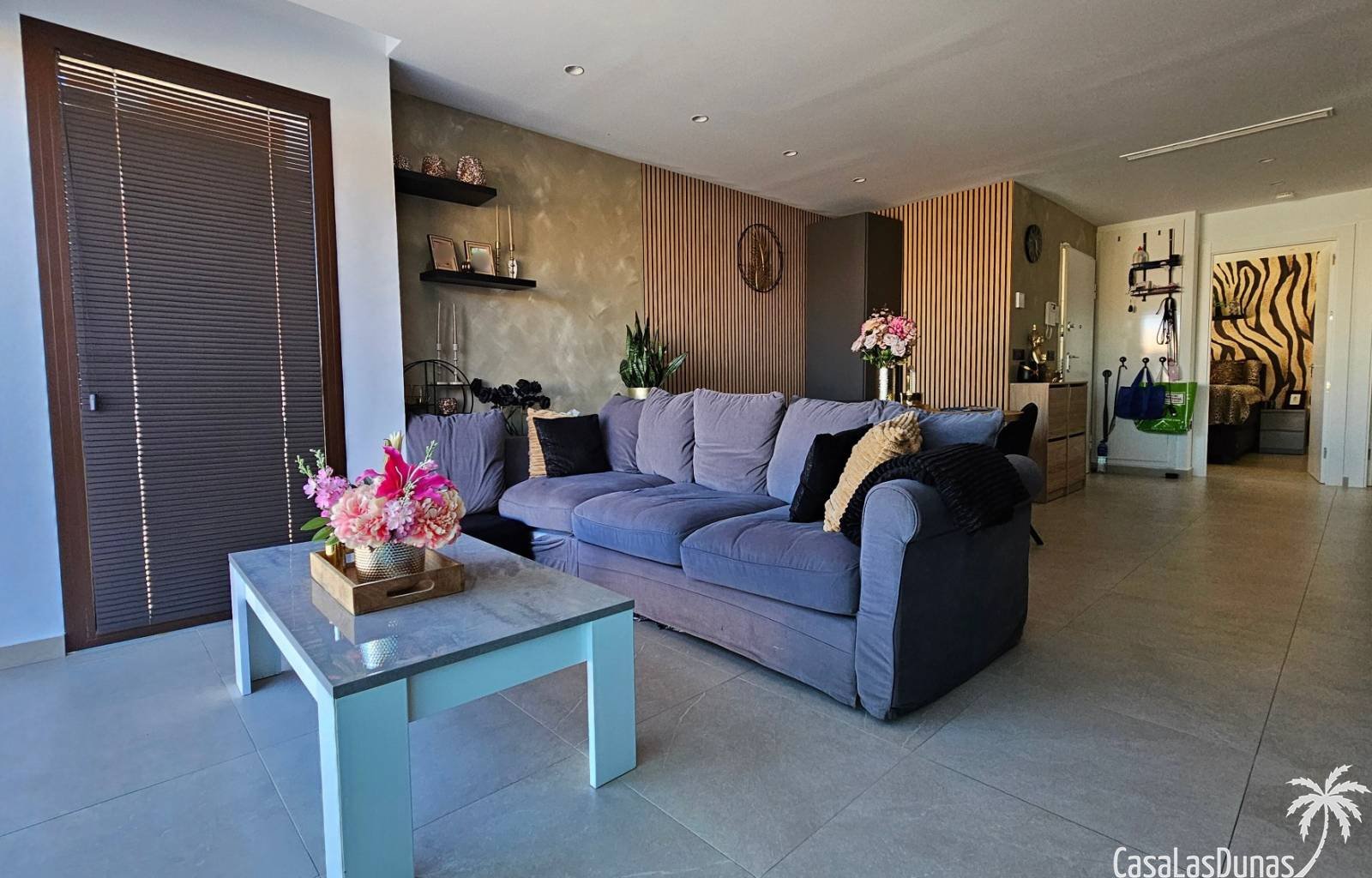 Nur einen Steinwurf vom renommierten Golfplatz La Finca entfernt präsentieren wir Ihnen diese außergewöhnlich geräumige und moderne Villa, in der Kom