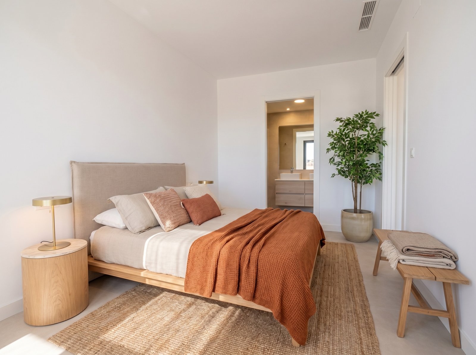 Im charmanten Ort San Fulgencio gelegen, bietet dieser Wohnkomplex eine Auswahl von 12 Bungalows, unterteilt in zwei Typologien: High-Bungalow und Lo