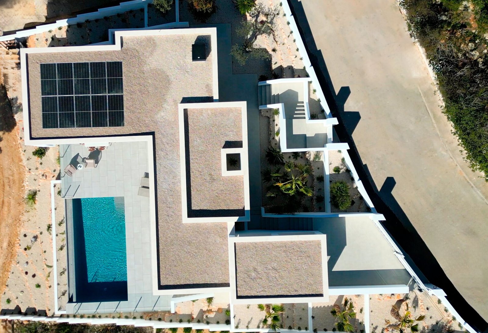 In der prestigeträchtigen Gegend von Cumbre del Sol gelegen, bieten diese exklusiven Villen eine luxuriöse Umgebung mit beeindruckendem Meerblick. Mi