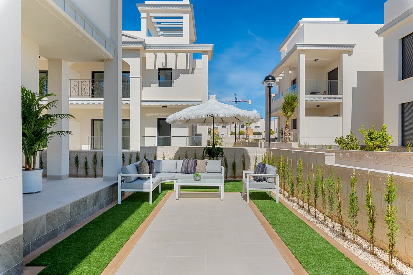 Ciudad Quesada:  In der charmanten Stadt Ciudad Quesada gelegen, bietet diese exklusive Sammlung von 19 Bungalows eine perfekte Kombination aus Komfort und Stil. Mit  